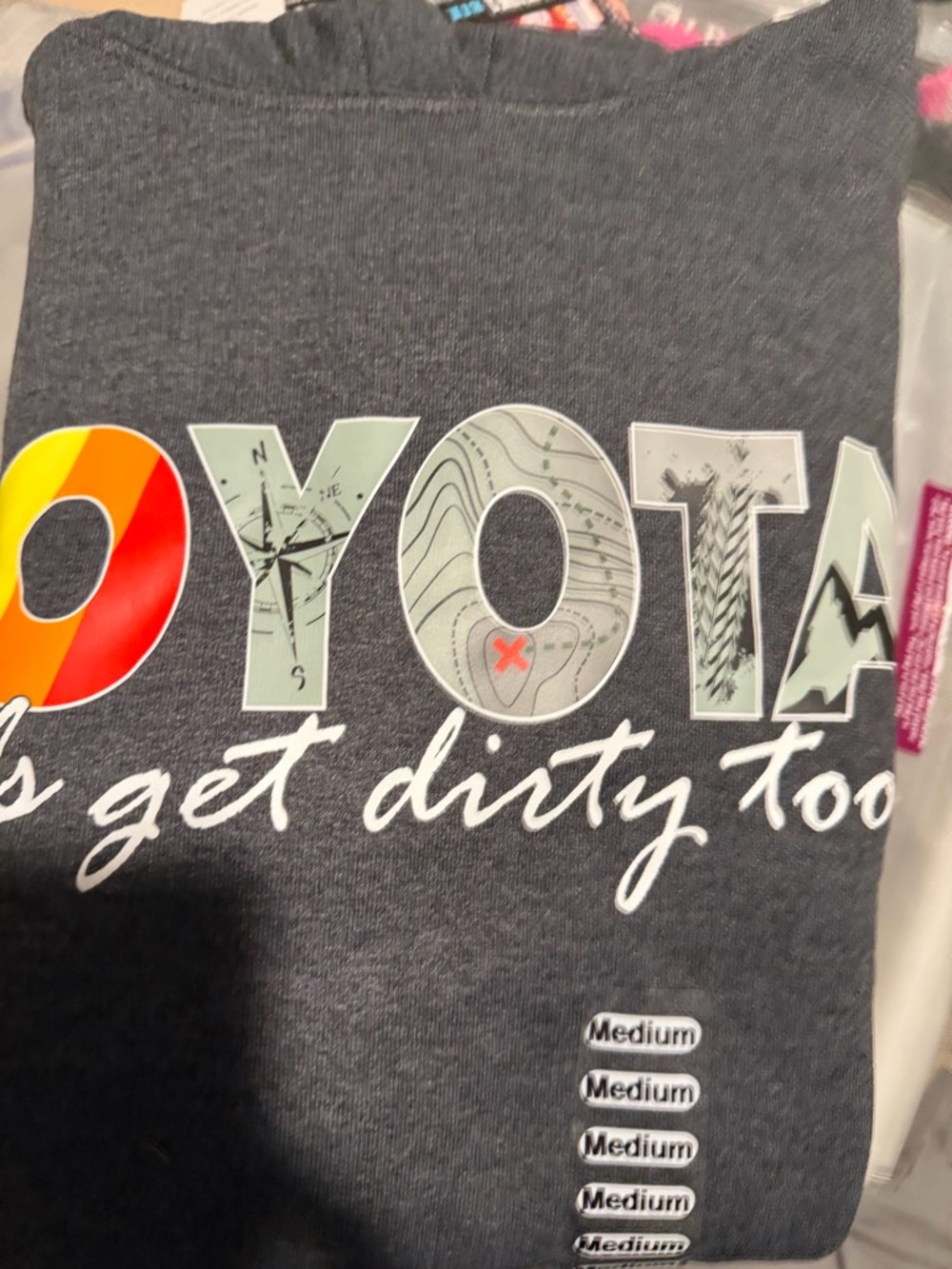 NWT Off-road Vixens Toyota Girls Get Dirty Too Hoodie Medium - Charcoal Graphic - Picture 4 of 4